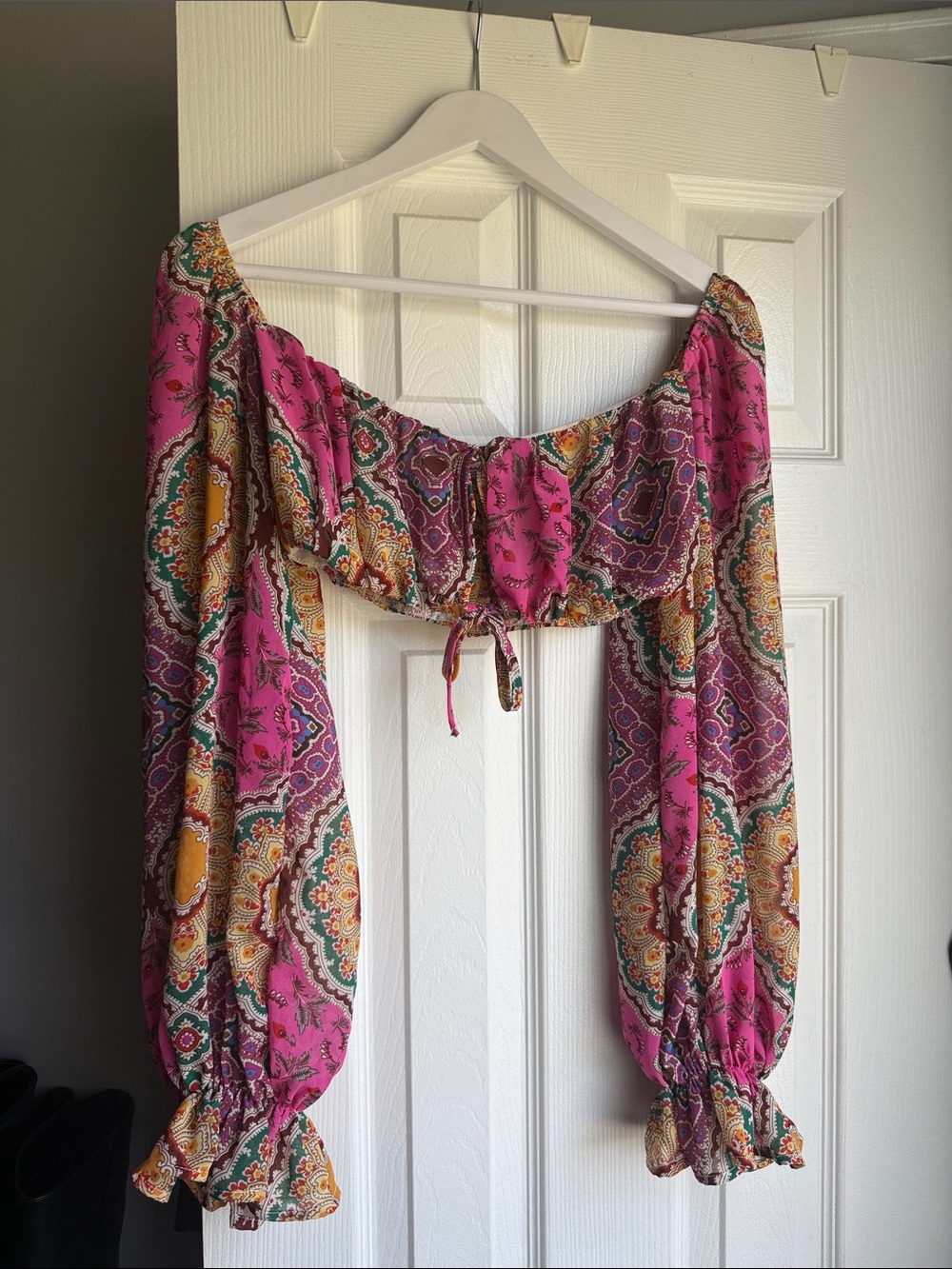 SHEIN Pink Paisley Off-Shoulder Long Sleeve Crop Top